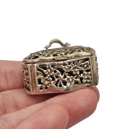 Caja antigua de plata 800 calada con flores y marcasitas Circa 1970.