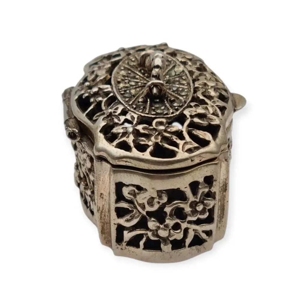 Caja antigua de plata 800 calada con flores y marcasitas Circa 1970.