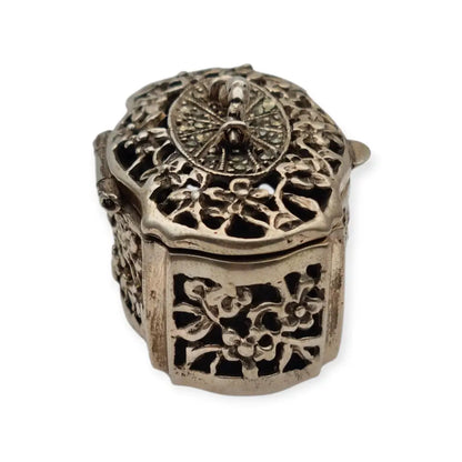 Caja antigua de plata 800 calada con flores y marcasitas Circa 1970.