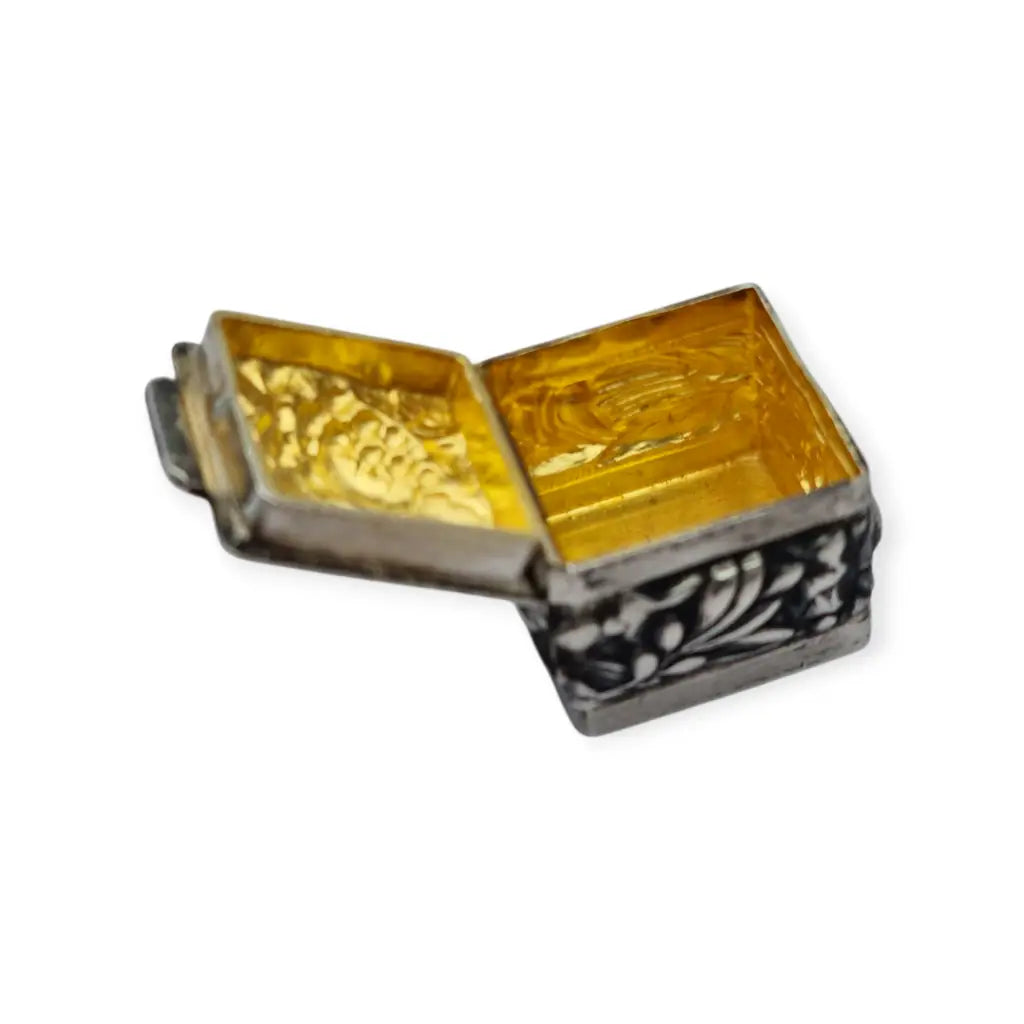 Caja antigua de plata 925 repujada interior dorado flores y un racimo uvas