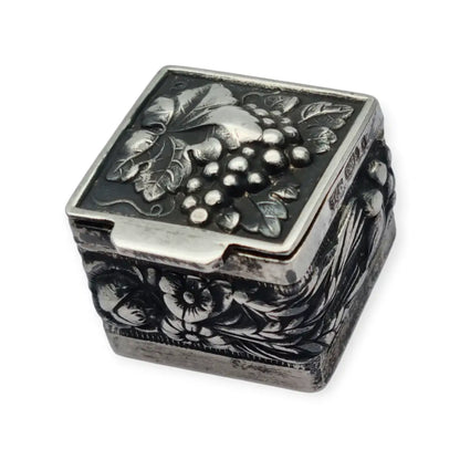 Caja antigua de plata 925 repujada interior dorado flores y un racimo uvas