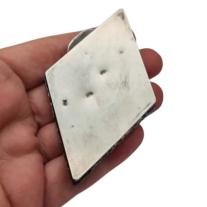 Caja antiguo oriental en plata repujada con caligrafía y flores grabadas siglo