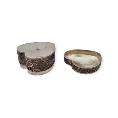 Caja corazón en plata 925 repujada motivos florales orientales siglo XX