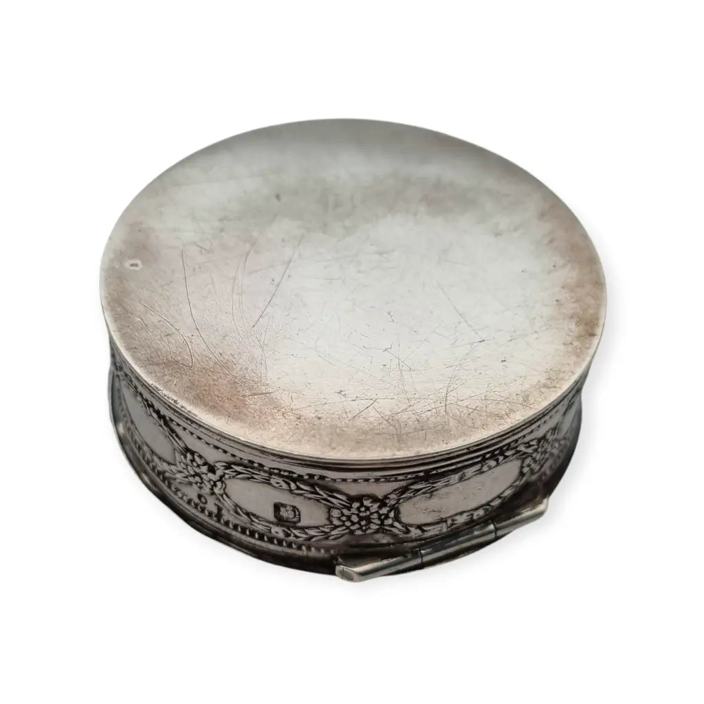 Caja francesa en plata maciza Minerva 950 Hénin & Cie grabado floral relieve