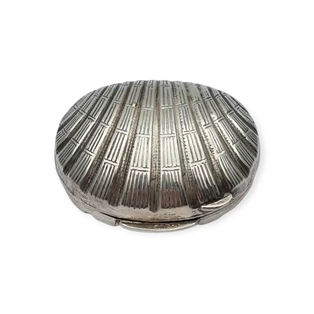 Caja italiana en forma de concha plata 800 grabada años 70-80.