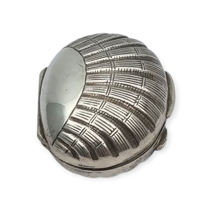 Caja italiana en forma de concha plata 800 grabada años 70-80.
