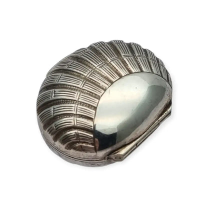 Caja italiana en forma de concha plata 800 grabada años 70-80.