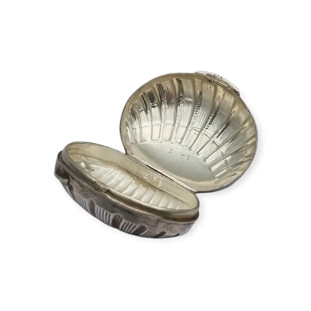 Caja italiana en forma de concha plata 800 grabada años 70-80.