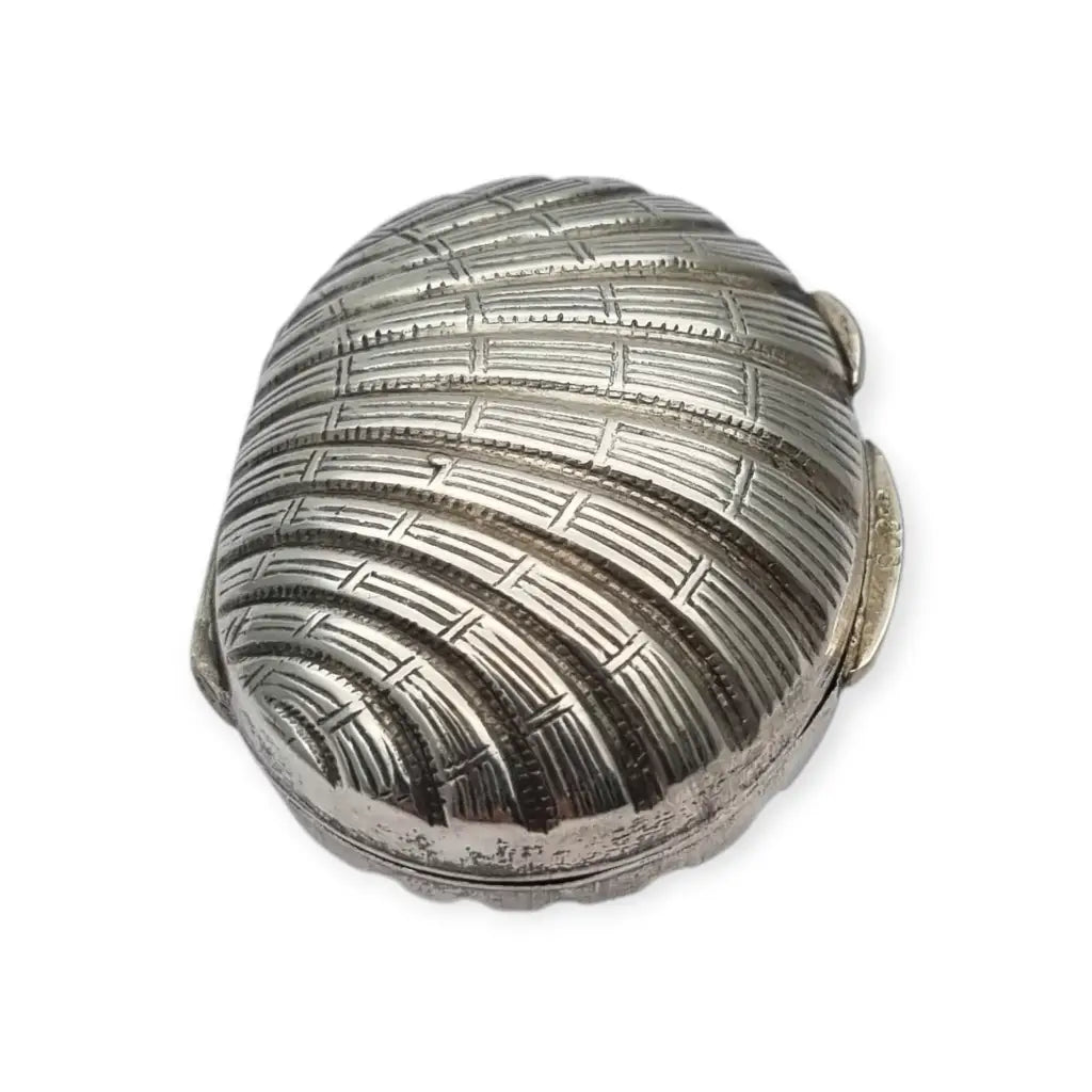 Caja italiana en forma de concha plata 800 grabada años 70-80.