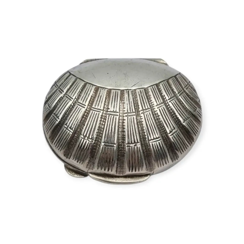 Caja italiana en forma de concha plata 800 grabada años 70-80.