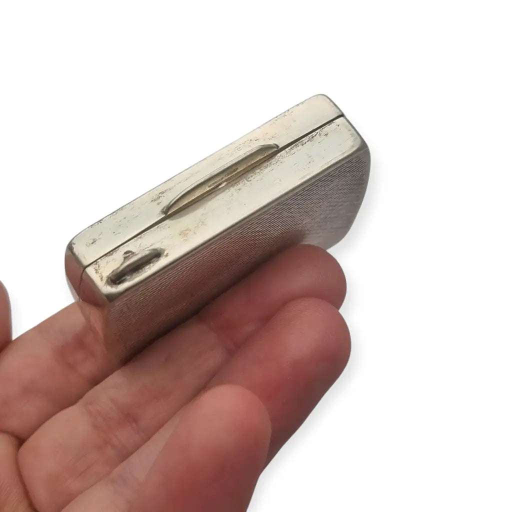 Caja italiana de plata 800 con decoración guilloché estilo clásico años 80-90.