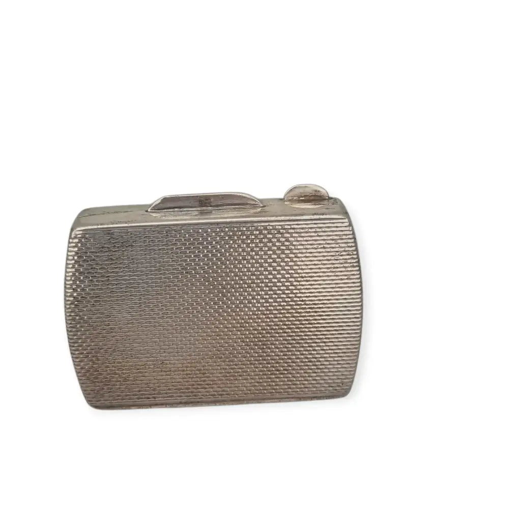 Caja italiana de plata 800 con decoración guilloché estilo clásico años 80-90.