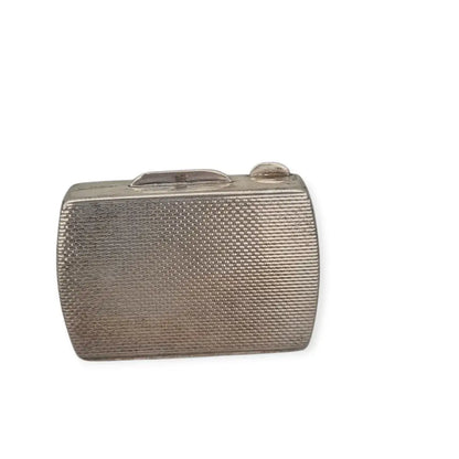 Caja italiana de plata 800 con decoración guilloché estilo clásico años 80-90.