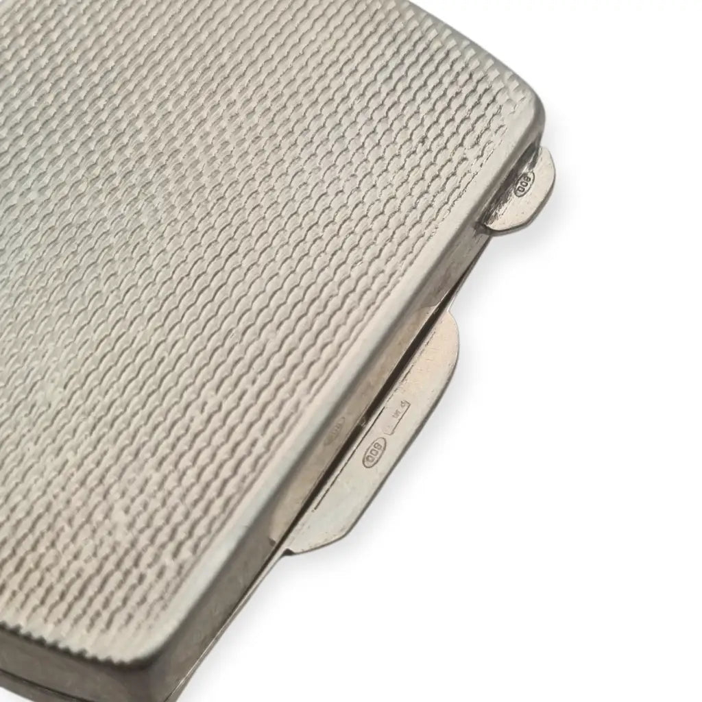 Caja italiana de plata 800 con decoración guilloché estilo clásico años 80-90.