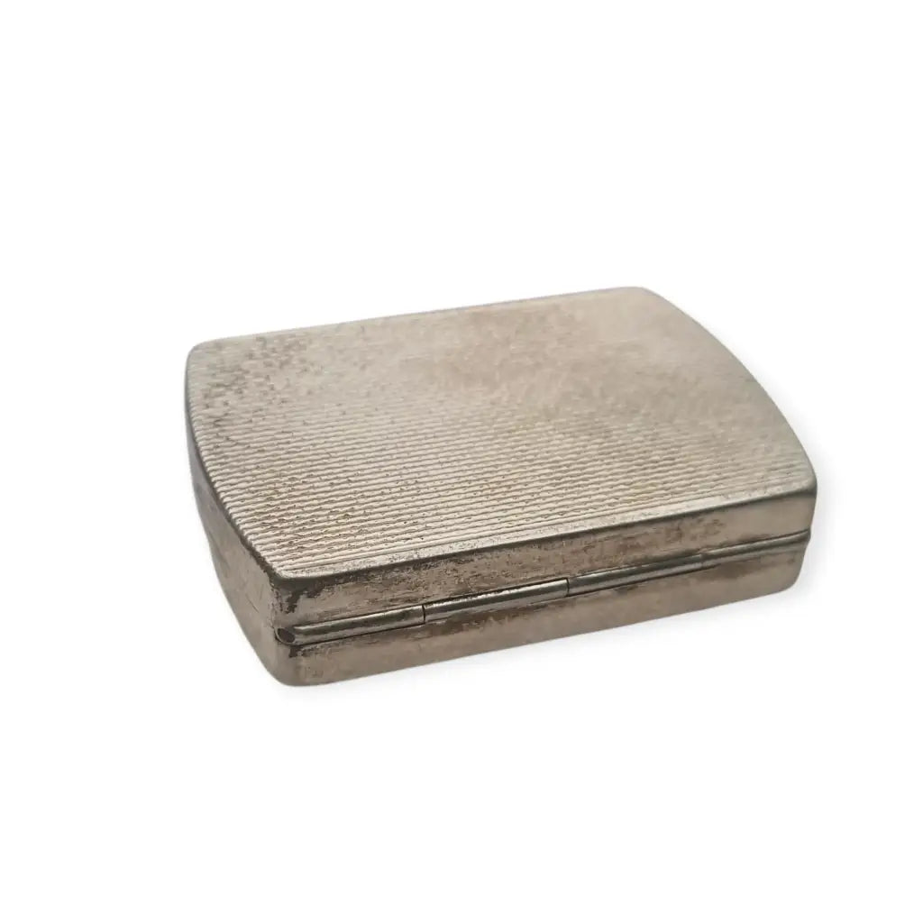 Caja italiana de plata 800 con decoración guilloché estilo clásico años 80-90.