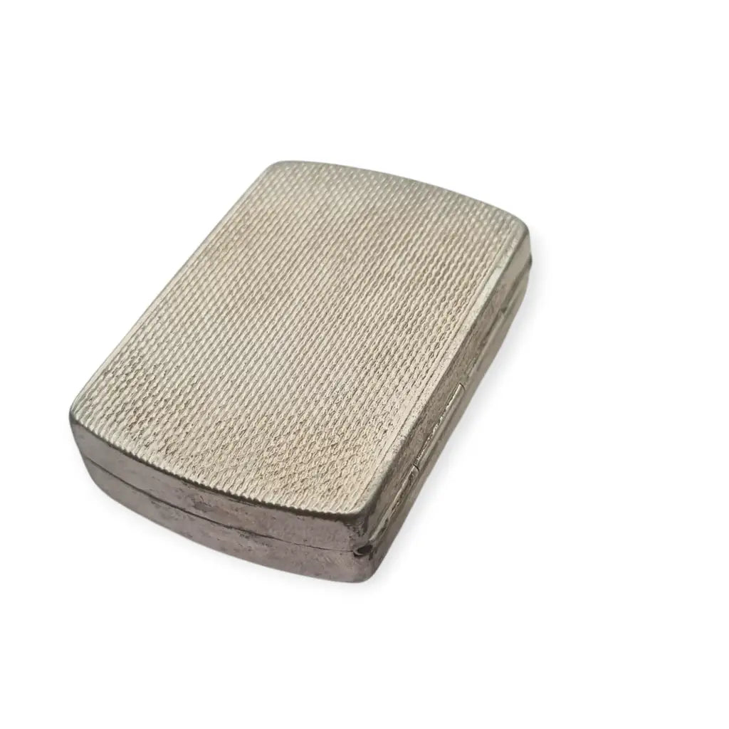 Caja italiana de plata 800 con decoración guilloché estilo clásico años 80-90.