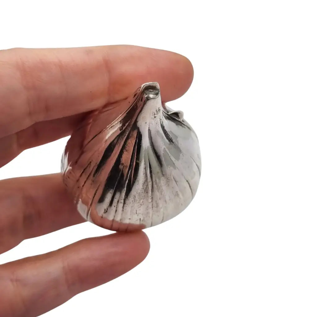 Caja italiana en plata 800 con forma de cabeza/bulbo ajo estilo naturalista