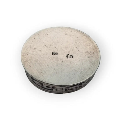 Caja ovalada antigua alemana en plata 800 con escena romántica y dorado