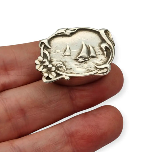 Caja ovalada de plata 915 con escena velero y flores estilo náutico Art