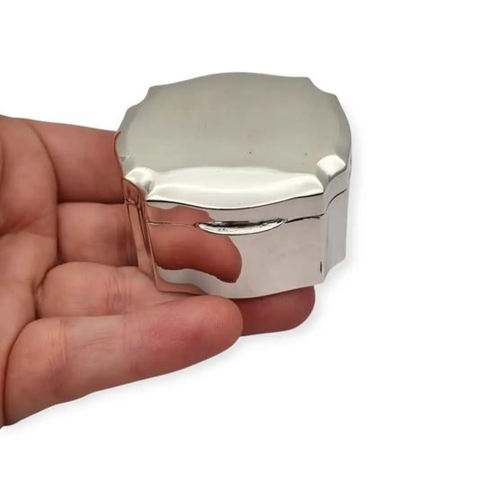 Caja en plata 800 con forma octogonal marcada “SERRA ROMA” diseño elegante