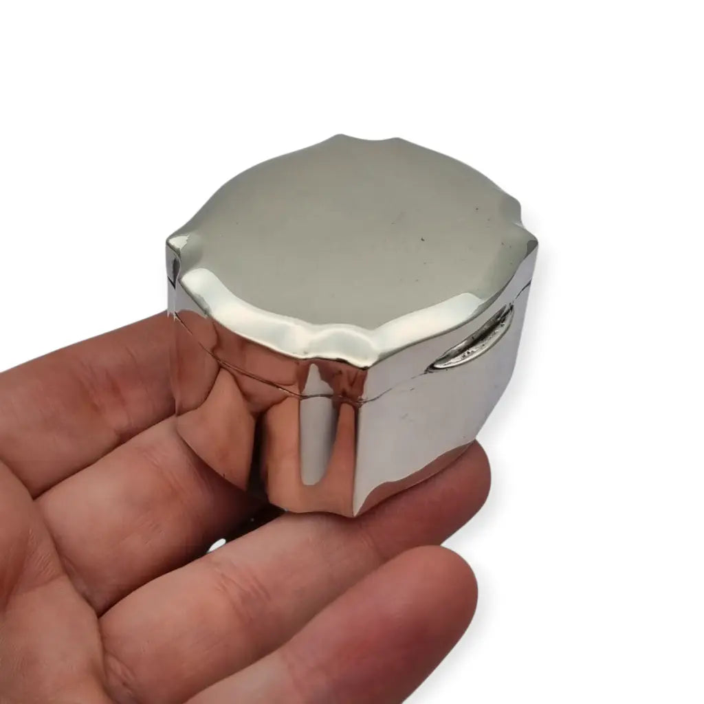 Caja en plata 800 con forma octogonal marcada “SERRA ROMA” diseño elegante