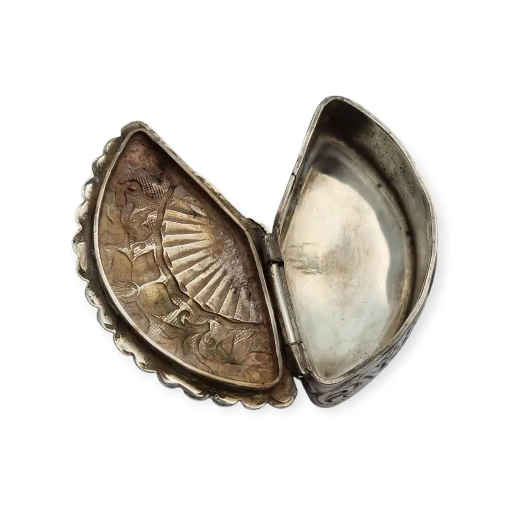 Caja de plata 915 con forma abanico floral grabada fabricación contemporánea