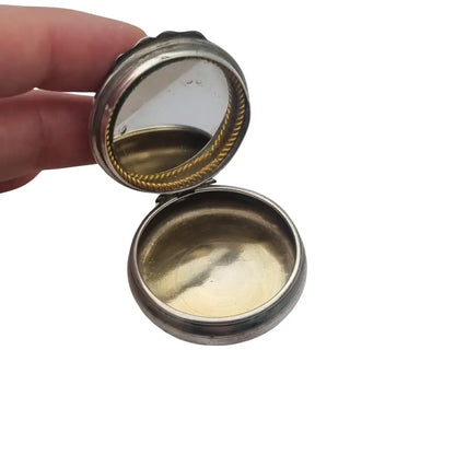 Caja Polvera redonda de plata romántica con una escena pastoral décadas