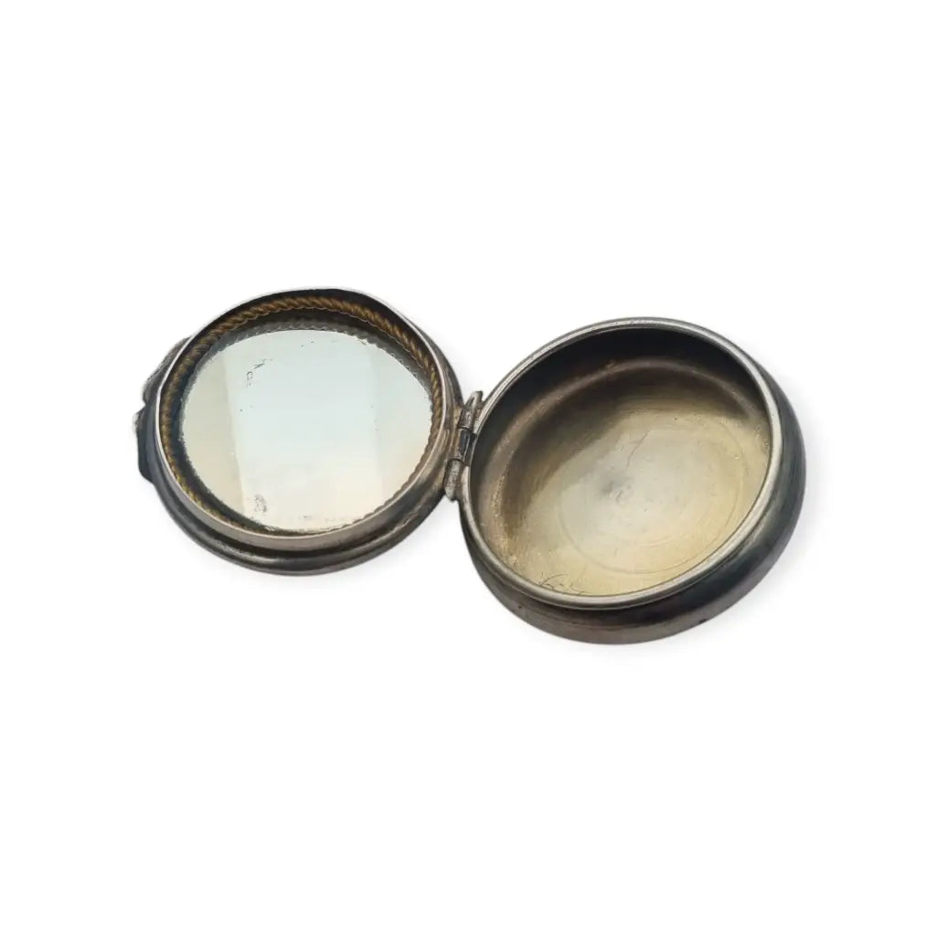 Caja Polvera redonda de plata romántica con una escena pastoral décadas