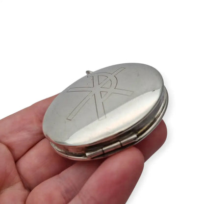 Caja porta viático antigua en plata 925 hostiario vintage con símbolo cristiano
