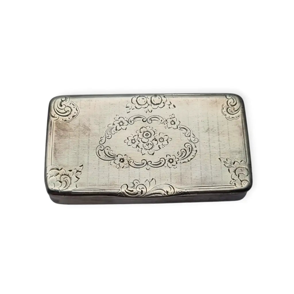 Caja Victoriana de Plata Diseño Floral Rectangular Circa 1900. - LaBizarreSusu