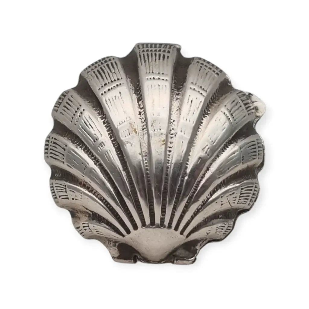 Caja vintage en forma de concha hecha plata 800 repujada con temática