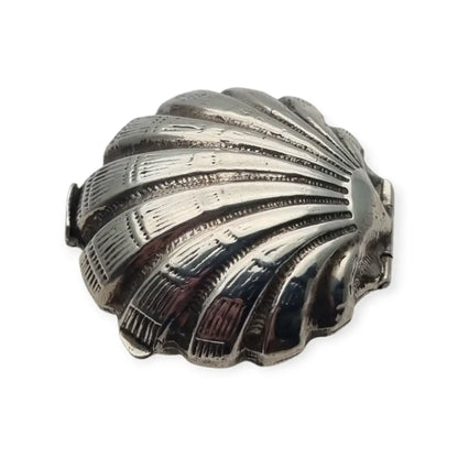 Caja vintage en forma de concha hecha plata 800 repujada con temática