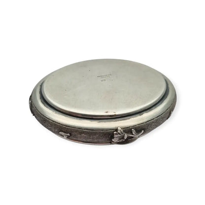 Caja vintage ovalada floral en relieve de plata italiana 800 firmada Mambretti