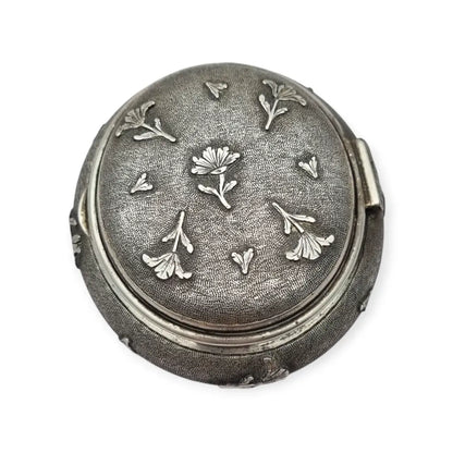 Caja vintage ovalada floral en relieve de plata italiana 800 firmada Mambretti