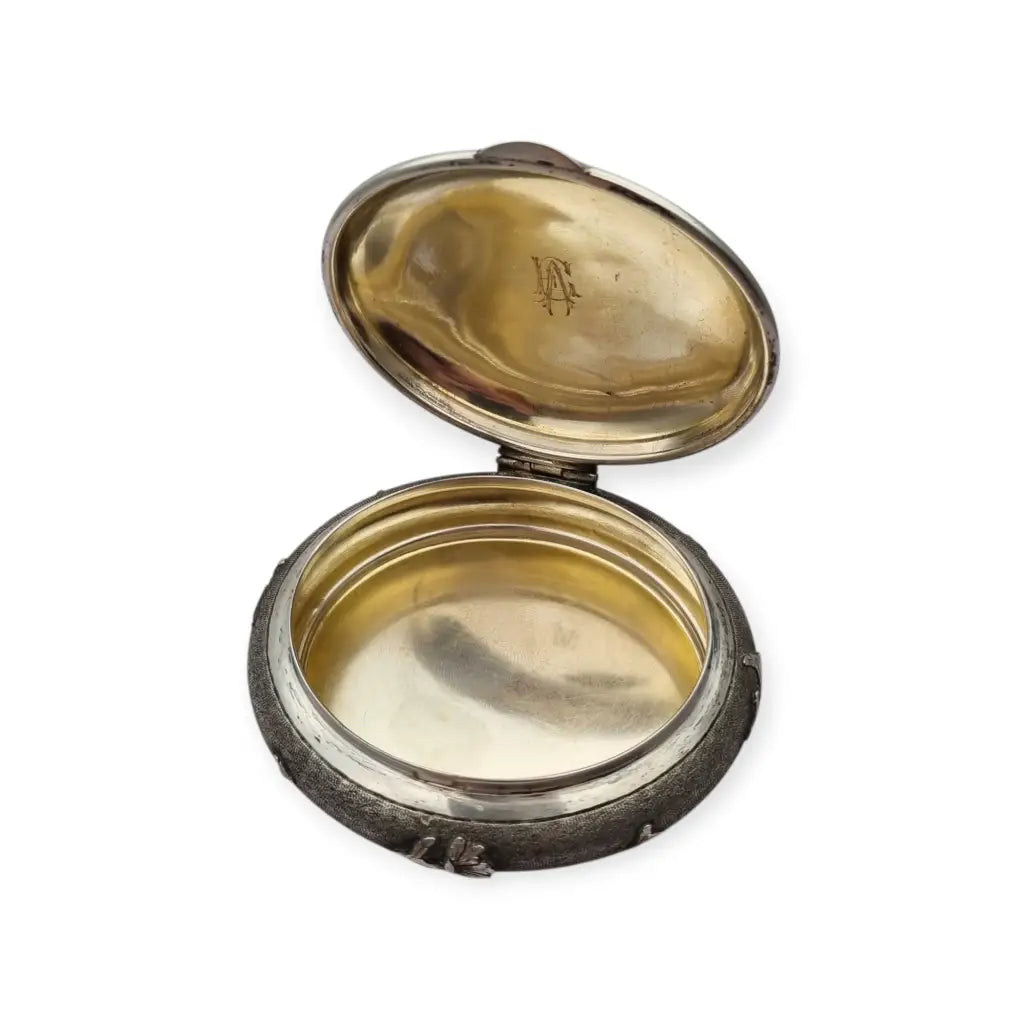 Caja vintage ovalada floral en relieve de plata italiana 800 firmada Mambretti