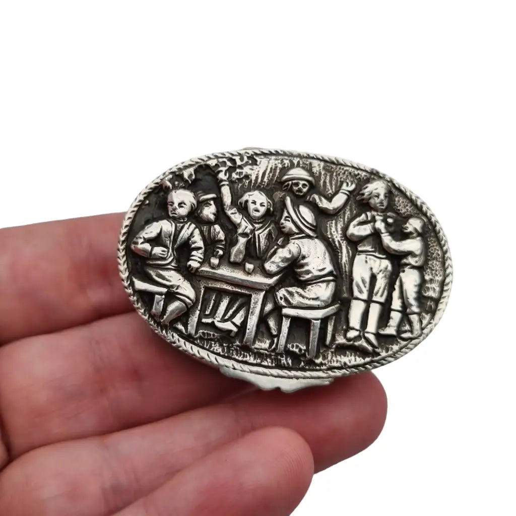 Caja vintage de plata alto relieve taberna circa 1960. Platería española.