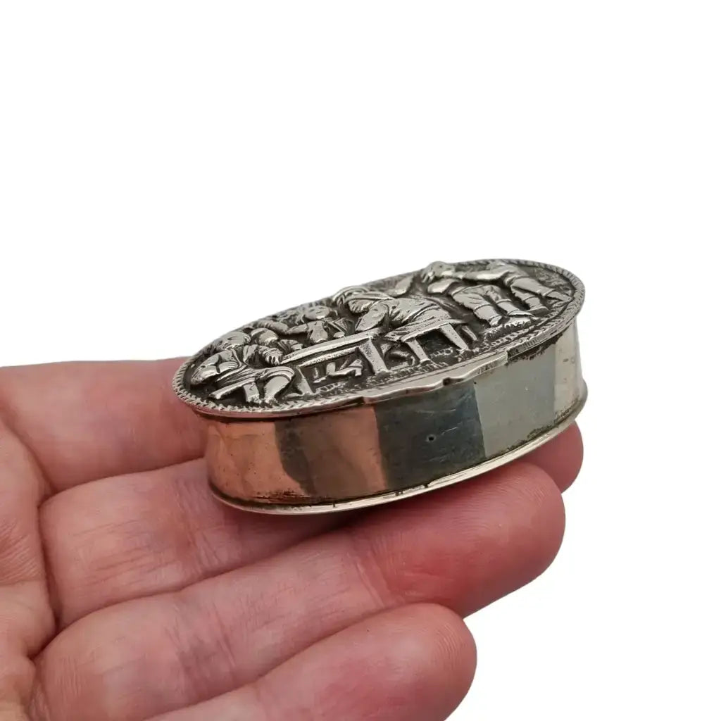 Caja vintage de plata alto relieve taberna circa 1960. Platería española.