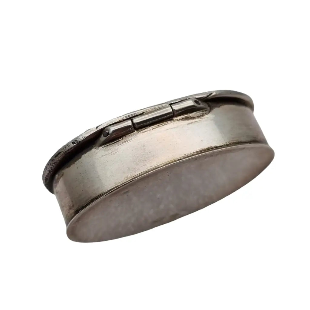 Caja vintage de plata alto relieve taberna circa 1960. Platería española.