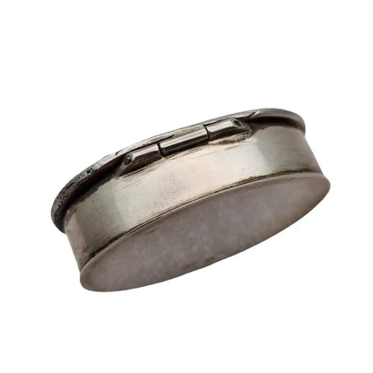 Caja vintage de plata alto relieve taberna circa 1960. Platería española.