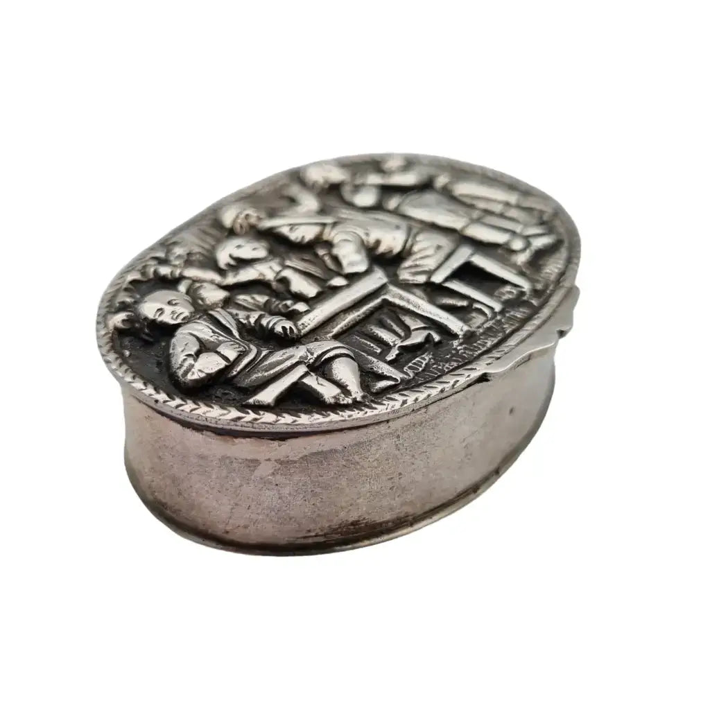 Caja vintage de plata alto relieve taberna circa 1960. Platería española.