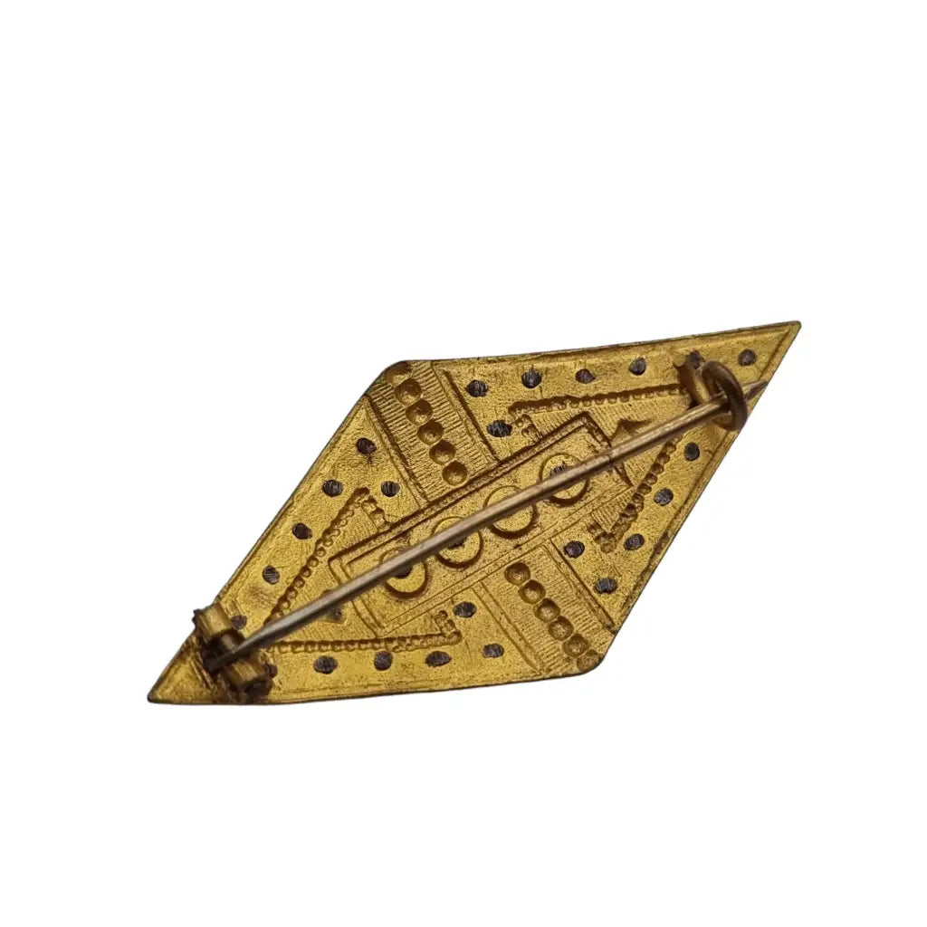 Broche art déco vintage dorado remachado para mujer en forma de diamante.