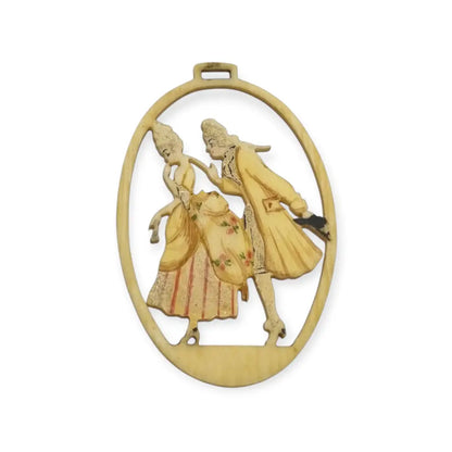 Colgante antiguo de celuloide tallado y pintado a mano con pareja romántica