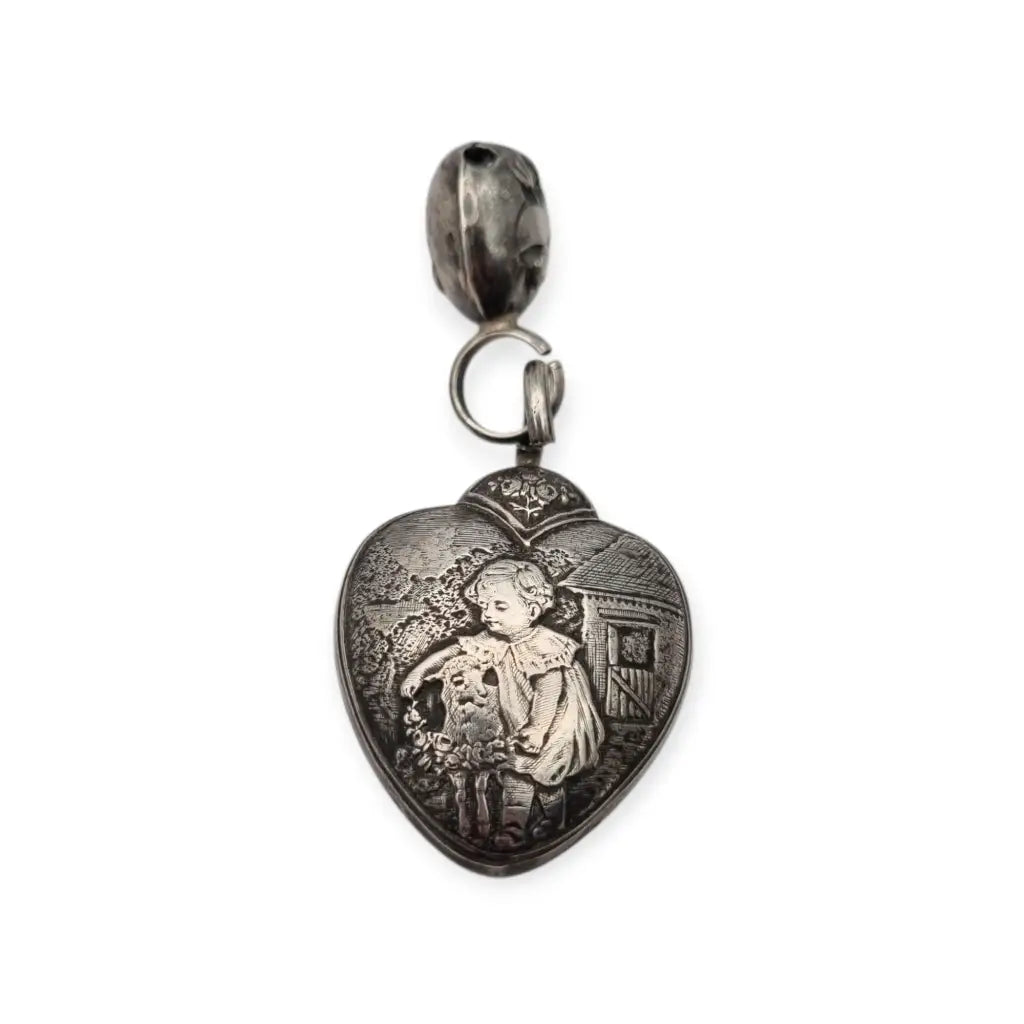 Colgante antiguo corazón en plata grabada niño con cordero y flor Sonajero Art