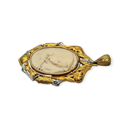 Colgante Art Nouveau de la Virgen década 1910 en celuloide y metal dorado