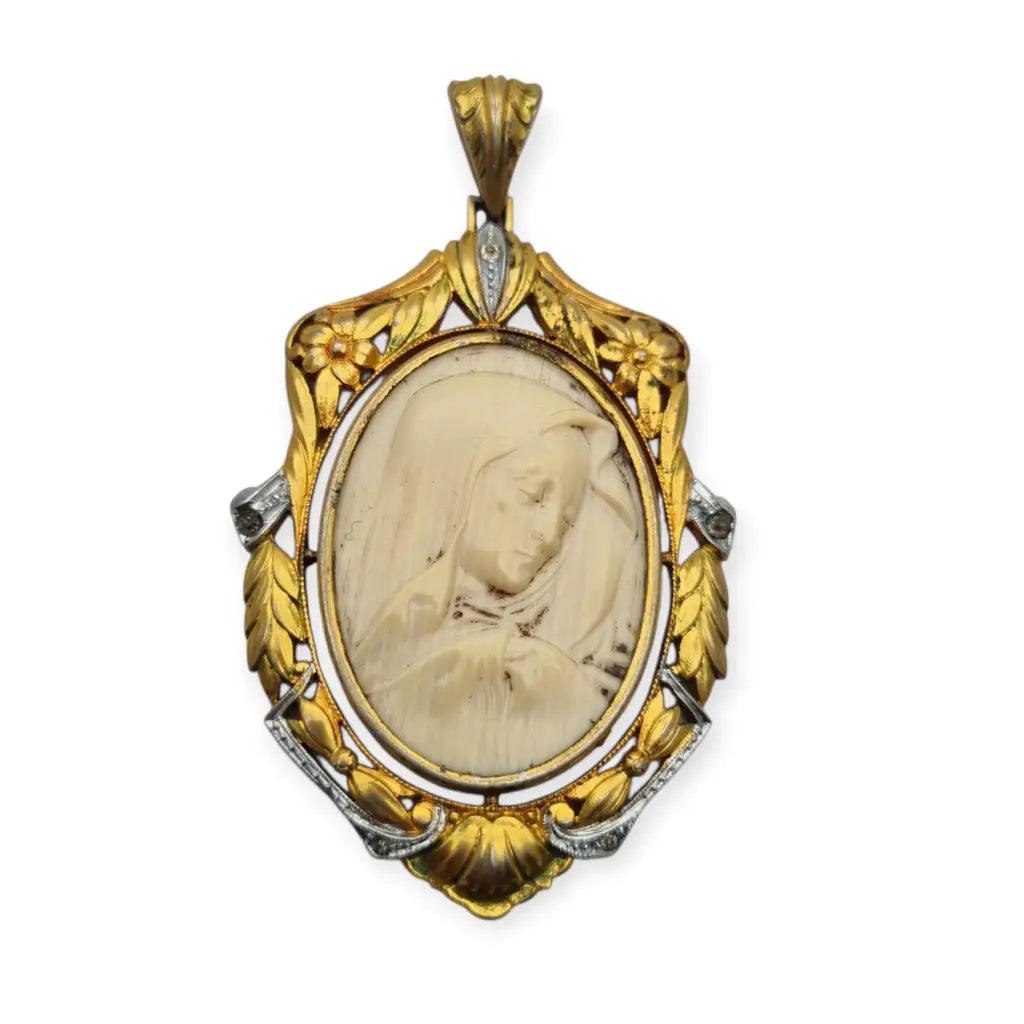 Colgante Art Nouveau de la Virgen década 1910 en celuloide y metal dorado