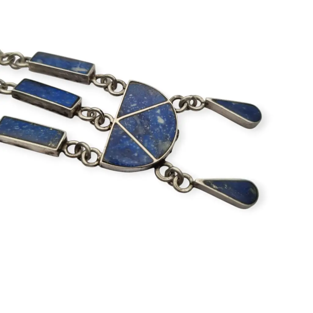 Colgante boho artesanal en plata 950 y lapislázuli diseño geométrico rústico