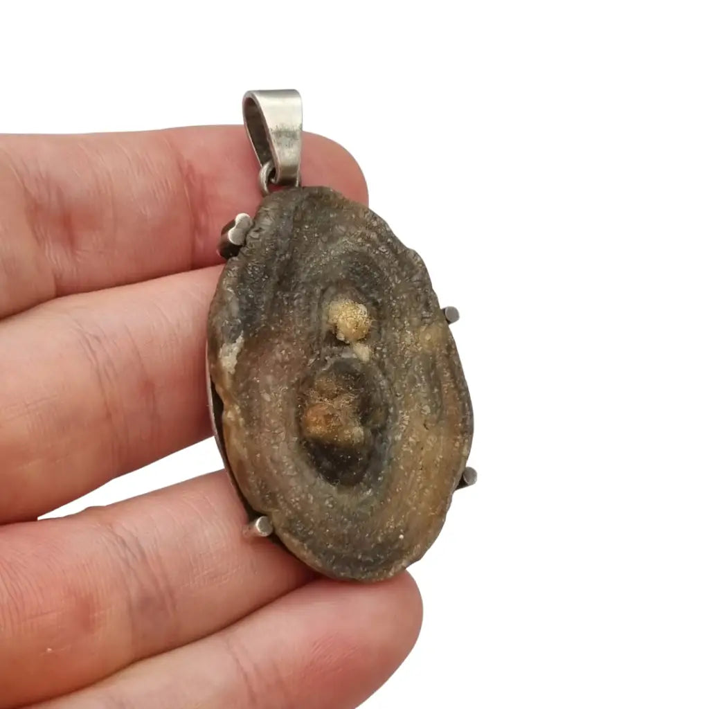 Colgante boho vintage en plata con drusa natural ovalada,| Circa 1970.