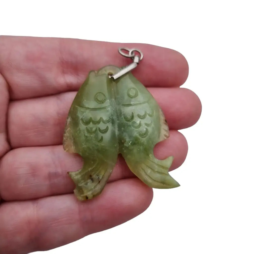 Colgante carpa koi de doble pez dije jade vintage con tallado en ambos