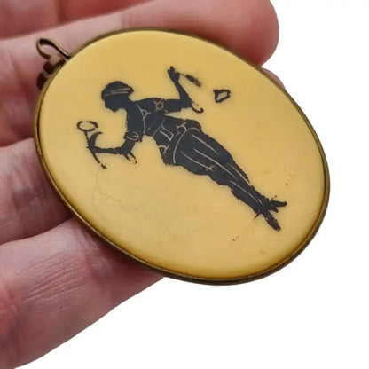 Colgante de celuloide art decó escena mujer años 20. LaBizarreSusu