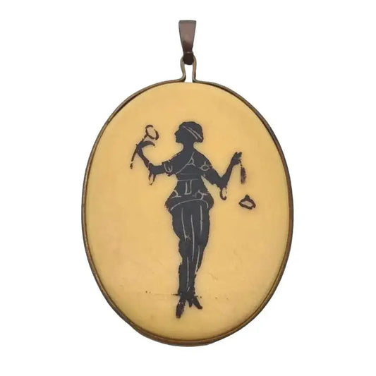 Colgante de celuloide art decó escena mujer años 20. LaBizarreSusu